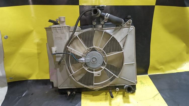 Радиатор основной Тойота Платц в Электростале 105081
