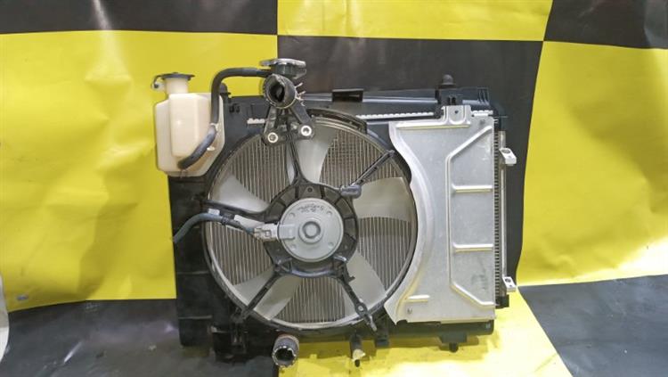 Радиатор основной Тойота Витц в Электростале 105088