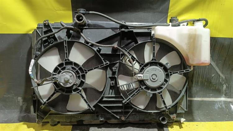 Радиатор основной Тойота Вокси в Электростале 105276
