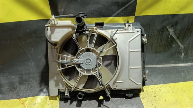 Радиатор основной Тойота Витц в Электростале 105363